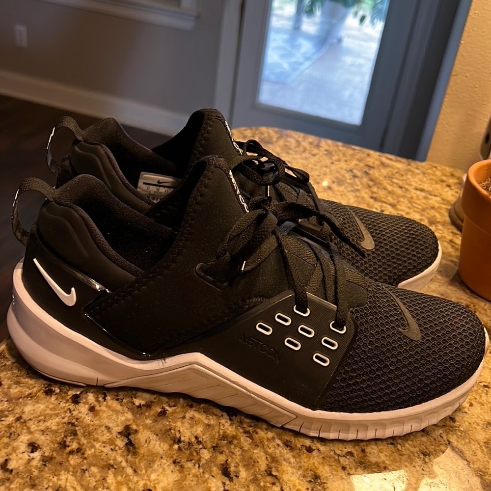 Nike Free Metcon 2 Gym Sneakers Black White Size 11 AQ8306-004